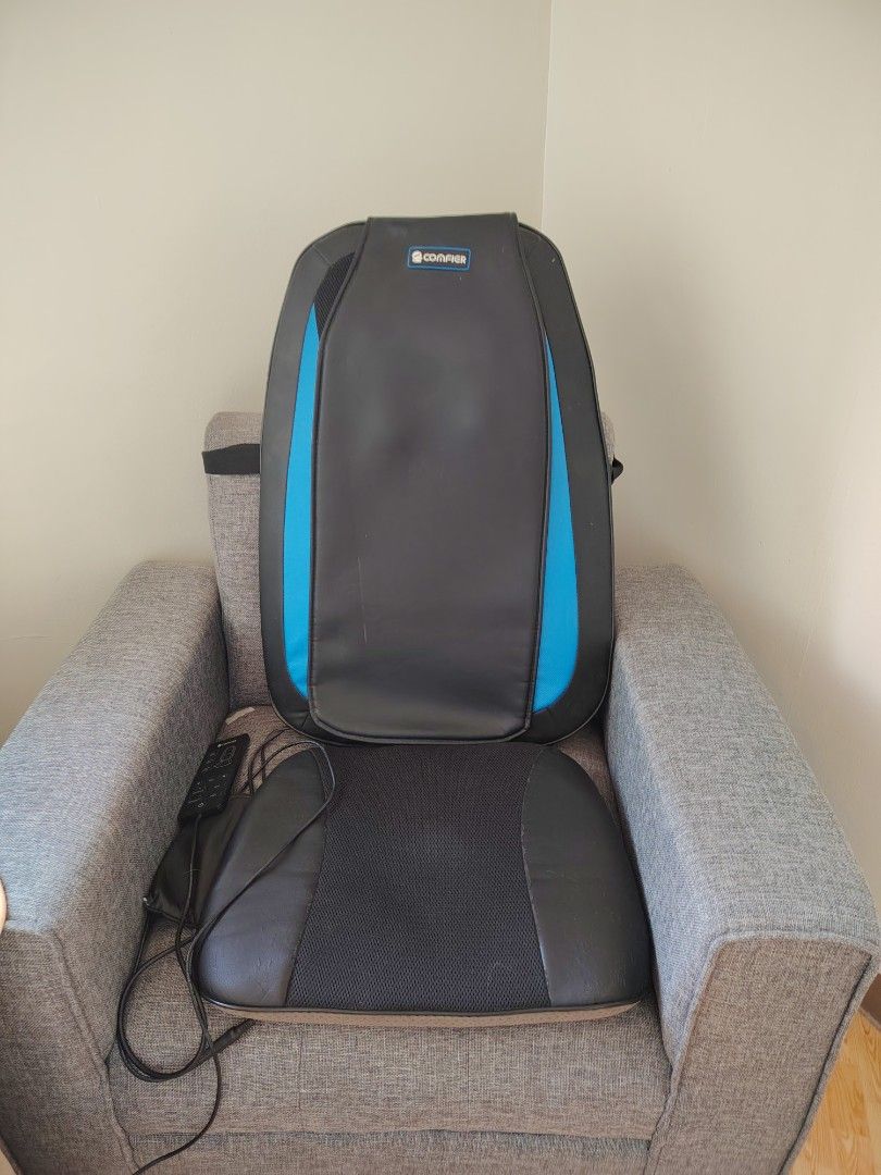 Comfier Massage Cushion with Remote (Category: Massage Devices) located in Agdangan. Submitted by limeineghl (Listing ID 1462116953, Image 1). Description: - Brand: Comfier - Universal fit for most chairs - Remote control for adjustable massage settings - Perfect for post-work relaxation - Easy to use and store - Enjoy a professional massage experience at home -slightly have a signed of wear and tear .