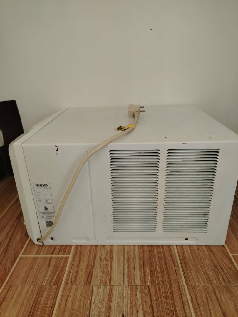 Condura Window Type Aircon (Category: Air Conditioning and Heating) located in Paranaque City. Submitted by kayegrz (Listing ID 1462080419, Image 2). Description: - 0.75 HP - Non-inverter - Window Type - White Casing - Manual.