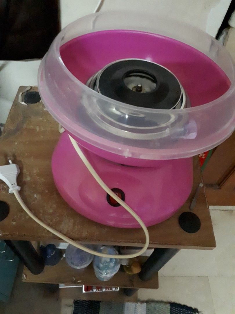 Cotton candy maker (Category: Other Kitchenware & Tableware) located in Quezon City. Submitted by secretluxuryshop (Listing ID 1462261033, Image 2). Description: .