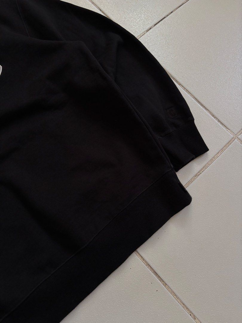 Covernat Heavy Sweater (Category: Coats, Jackets and Outerwear) located in Davao. Submitted by yyyvoh (Listing ID 1462081070, Image 3). Description: — COVERNAT SWEATER Length: 27.5 Inches Width: 22.5 Inches Condition: 10/10 Color Rate: 10/10 Issue: None 400💸.