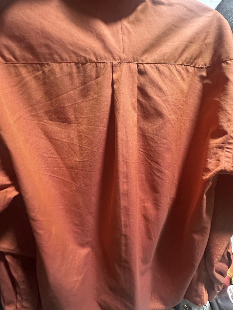 Craig taylor longs sleeves (Category: Formal Shirts) located in Caloocan City. Submitted by trebdy01 (Listing ID 1462106858, Image 3). Description: Size small but can fit to medium na slim.