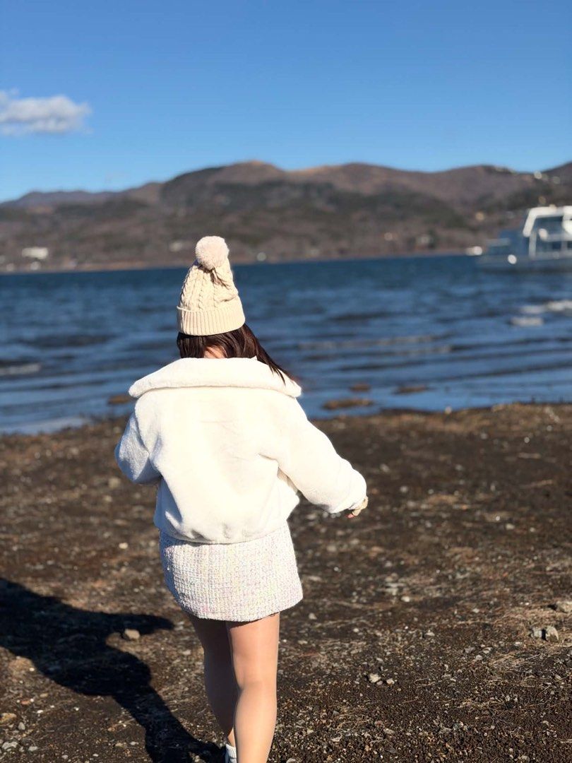 Cream Cable Knit Beanie with Pom Pom (Category: Hats & Beanies) located in Marikina City. Submitted by kzells13 (Listing ID 1462159039, Image 2). Description: - Cozy cream knit beanie - Classic all-over cable knit pattern - Fluffy pom pom on top - Ribbed brim for a snug fit - Small tag with a snowflake design - Ideal for keeping warm.