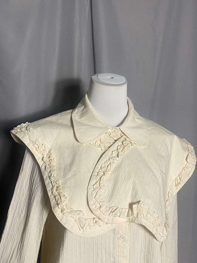 Cream Long sleeves with Big Collar (Category: Longsleeves) located in Las Pinas. Submitted by ipickyou (Listing ID 1462189875, Image 3). Description: Unwashed Condition: 10/10 𝗠𝗲𝗮𝘀𝘂𝗿𝗲𝗺𝗲𝗻𝘁𝘀 𝘄𝗵𝗲𝗻 𝗹𝗮𝗶𝗱 𝗳𝗹𝗮𝘁: -Shoulder to shoulder: 14” -Armpit to armpit: 19 1/2” -Length: 23” .