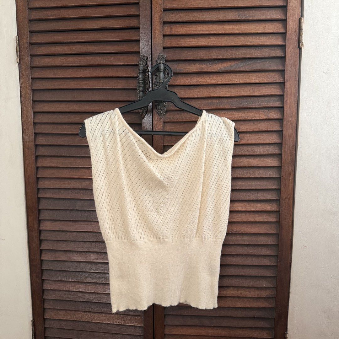 Cream Off Shoulder Top (Category: Blouses) located in Las Pinas. Submitted by francesca.finds (Listing ID 1462188337, Image 2). Description: - LAST PRICE - no photo when worn - 1st photo not mine.
