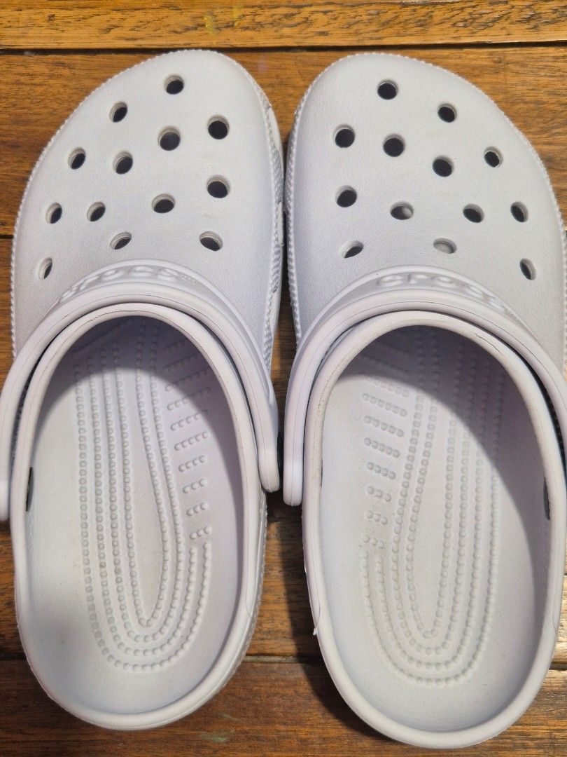 CROCS CLASSIC IN DREAMSCAPE (M5 W7) (Category: Slippers and slides) located in Baguio. Submitted by uniq_lyn (Listing ID 1462127666, Image 3). Description: *original crocs bought from their shapiii store - wala na po yung tags pero sure po na legit ito peksman! *buy as is (item was stuck in storage and needs further cleaning) *bawal sa maselan.