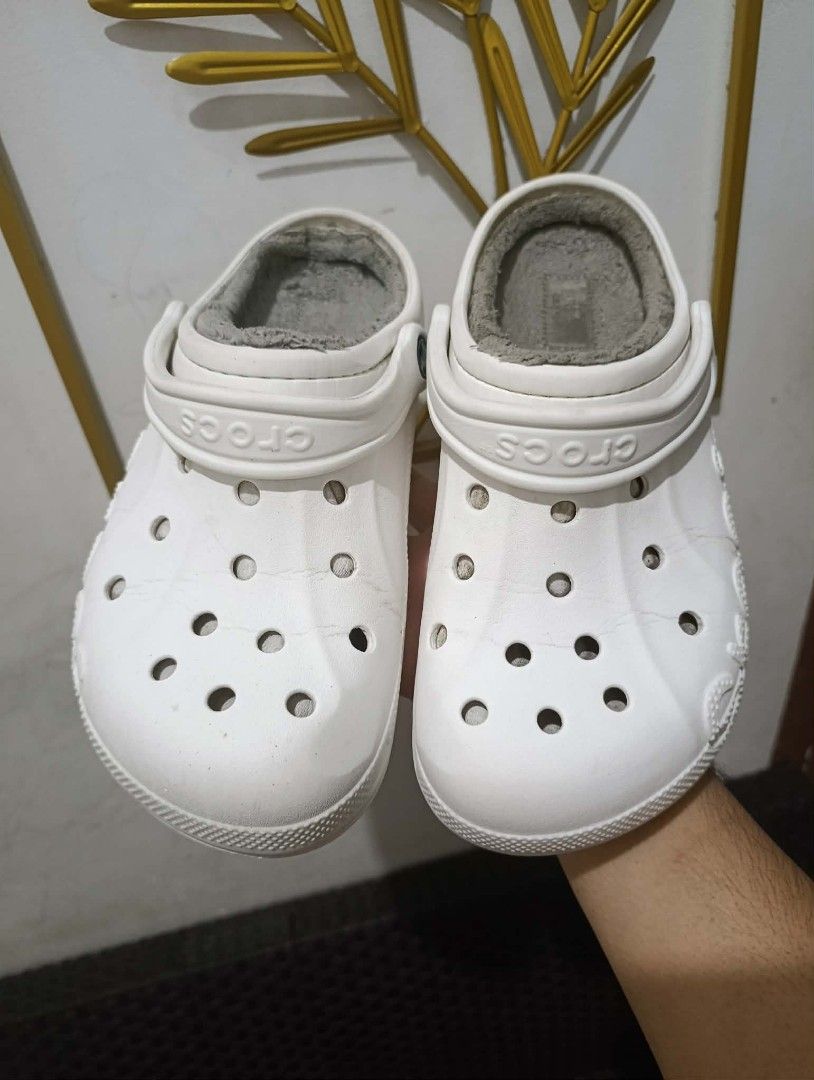 Crocs womens 9 (Category: Slippers and slides) located in Mandaluyong City. Submitted by kasoysoythrift28 (Listing ID 1462088021, Image 1). Description: w9 m7.