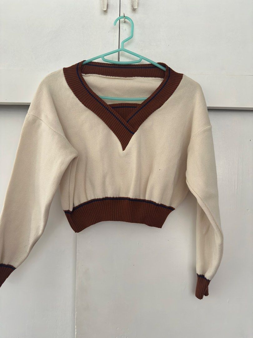 Cropped Knitted Longsleeves (Category: Longsleeves) located in Paranaque City. Submitted by ynaah_ (Listing ID 1462125323, Image 1). Description: Cropped Knitted Longsleeves - fits small to medium frame - dm for more details.