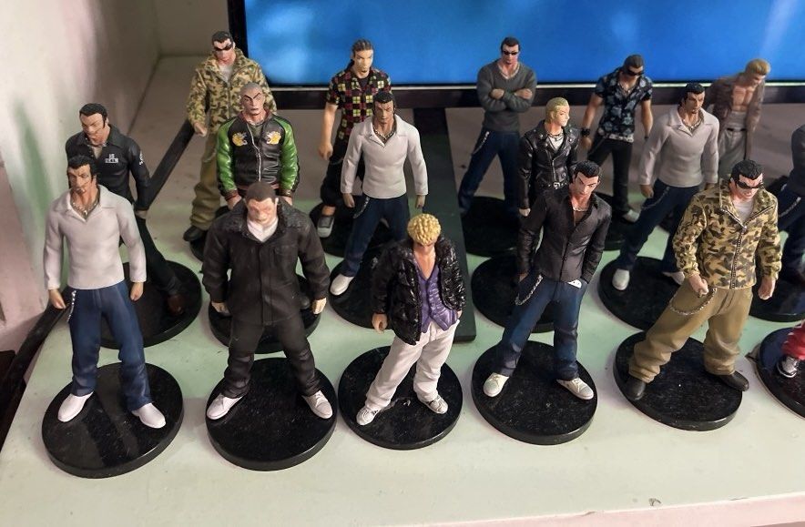 Crows figures (Category: Figurines & Statues) located in Calasiao. Submitted by xwbj4ycjw975281 (Listing ID 1462154025, Image 1). Description: ₱200 each buy any 10pcs. for ₱1700.