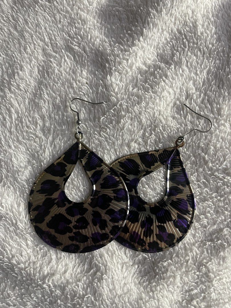 Dangling Earrings (Category: Earrings) located in Bulacan. Submitted by keytxcx (Listing ID 1462185911, Image 1). Description: Dangling Earrings - Two pairs of teardrop dangle earrings included. - Adds flair to any outfit. - Lightweight and comfortable for all-day wear. - Hangs from simple, comfortable ear wires - Price is still negotiable!!! - With freebies - Rfs: decluttering - Dm me for more Inquiry - Payment first basis! - Mop: Gcash! - Mod: 