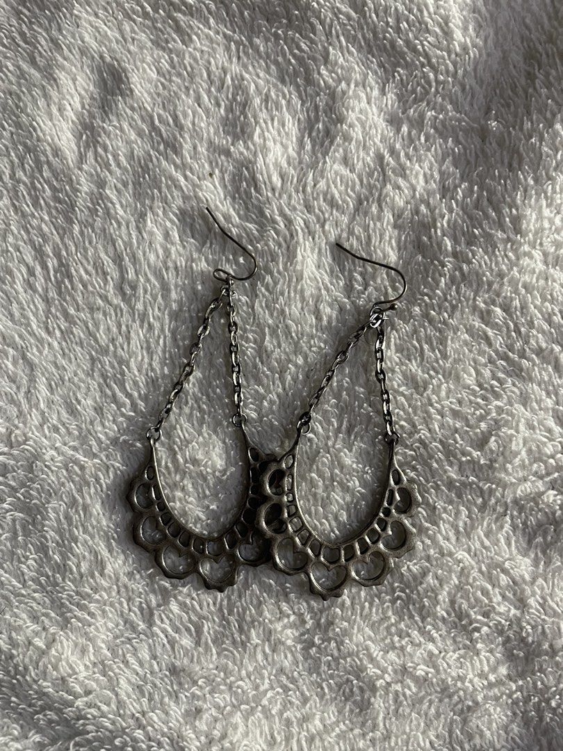 Dangling Earrings (Category: Earrings) located in Bulacan. Submitted by keytxcx (Listing ID 1462186102, Image 1). Description: Dangling Earrings - Silver-tone dangle earrings - Teardrop shape with cutout edge detail - Lightweight and comfortable for all-day wear - Adds a touch of elegance to any outfit - Easy to wear with secure hook backing - Price is still negotiable!!! - With freebies - Rfs: decluttering - Dm me for more Inquiry - Payment firs