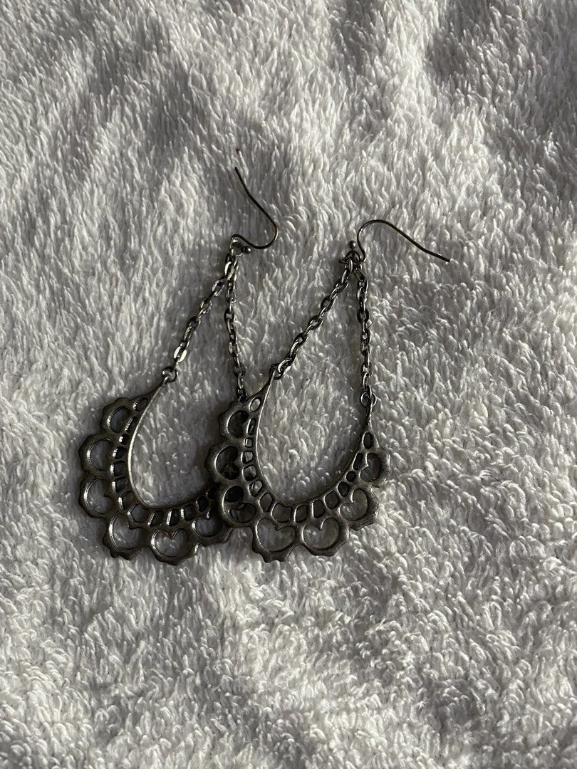Dangling Earrings (Category: Earrings) located in Bulacan. Submitted by keytxcx (Listing ID 1462186102, Image 2). Description: Dangling Earrings - Silver-tone dangle earrings - Teardrop shape with cutout edge detail - Lightweight and comfortable for all-day wear - Adds a touch of elegance to any outfit - Easy to wear with secure hook backing - Price is still negotiable!!! - With freebies - Rfs: decluttering - Dm me for more Inquiry - Payment firs