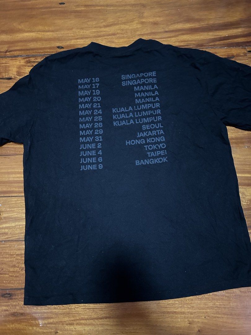 Daniel Caesar SOS Tour T-Shirt (Category: Tshirts & Polo Shirts ) located in Bocaue. Submitted by elizaazile (Listing ID 1462111602, Image 2). Description: Used once Washed Bought nung concert, di ko na mahanap OR huhu but will try to find it I can show you that I went to the con for proof haha.
