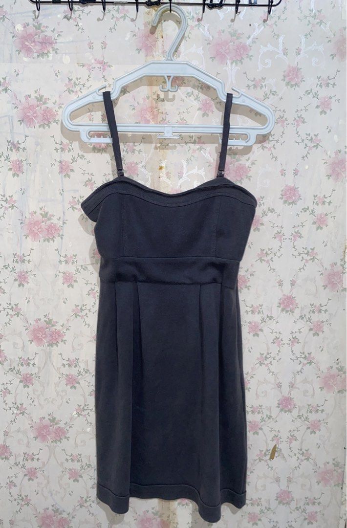 Dark Grey Strapless Mini Dress (Category: Dresses) located in Taytay. Submitted by _dayanughhhh (Listing ID 1462134178, Image 1). Description: - Dark grey strapless mini dress - Adjustable straps for a perfect fit - Fitted bodice with a flattering gathered skirt - Simple and versatile design - Ideal for layering or wearing solo - Effortlessly dress up or down for any occasion.