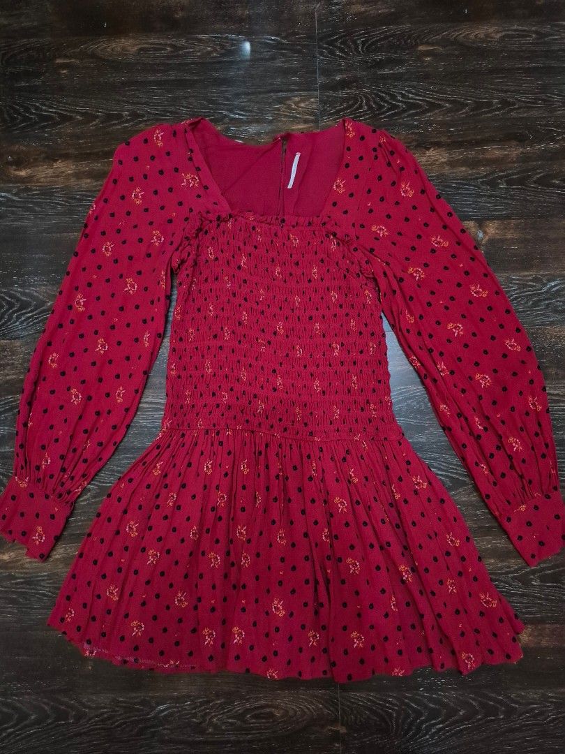 Dark Red Mini Dress (Category: Dresses) located in Santa Cruz. Submitted by deenem (Listing ID 1462079982, Image 3). Description: Small on Tag Bust: 28-36 inch (stretch) Lenght: 33 Ganda😍👌.