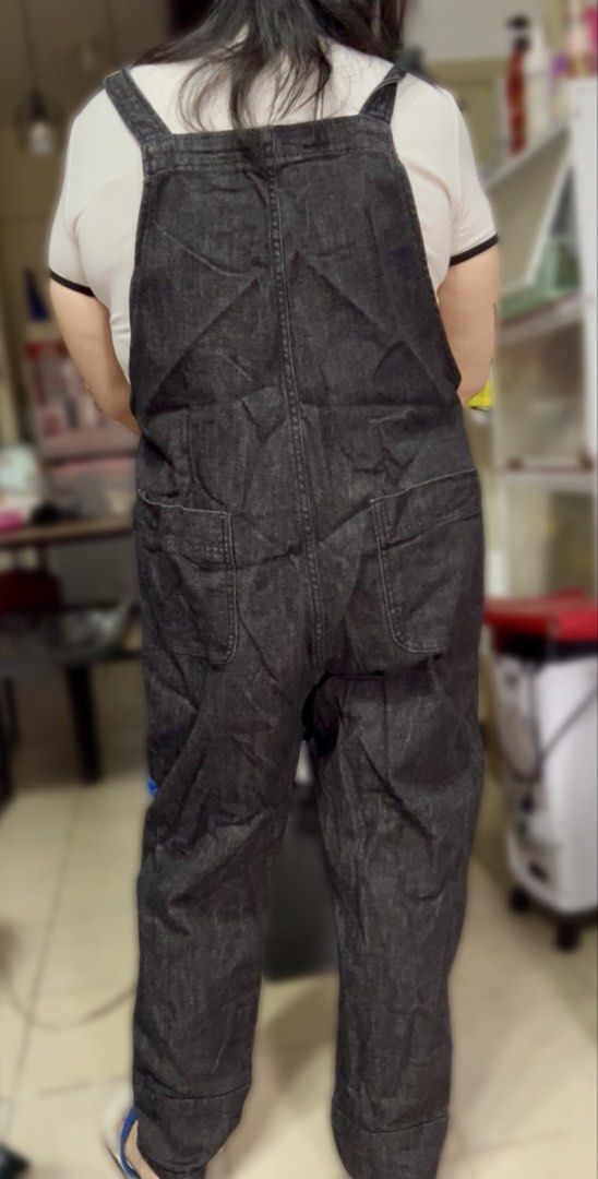 Dark Wash Denim Overalls Jumper (Category: Jumpsuits) located in Surigao. Submitted by boonz71_1971 (Listing ID 1462093209, Image 3). Description: Declutter Sale for PLuZ SiZe women - Width 21” Length 50” - Dark wash denim overalls - Adjustable straps for a perfect fit - Convenient front and back pockets - Side button closure - Comfortable and casual design - Versatile for everyday wear - Easy to pair with t-shirts or sweaters.
