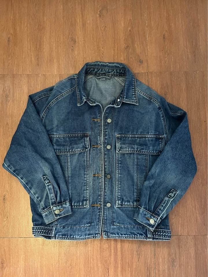 Denim Jacket (Category: Coats, Jackets and Outerwear) located in Manila. Submitted by mark_trapero (Listing ID 1462184619, Image 1). Description: Denim Jacket Dimes: 21x25 (L on tag) No Issues 600 Meetups around Manila only Shipping thru Lalamove (shouldered by buyer).