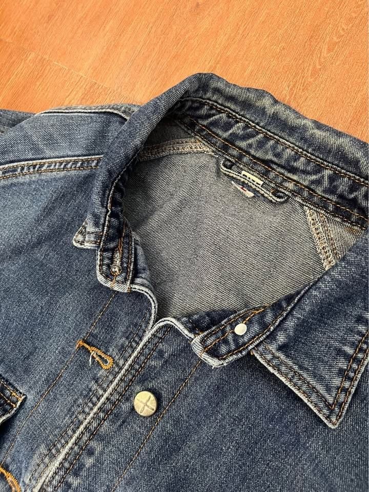 Denim Jacket (Category: Coats, Jackets and Outerwear) located in Manila. Submitted by mark_trapero (Listing ID 1462184619, Image 3). Description: Denim Jacket Dimes: 21x25 (L on tag) No Issues 600 Meetups around Manila only Shipping thru Lalamove (shouldered by buyer).