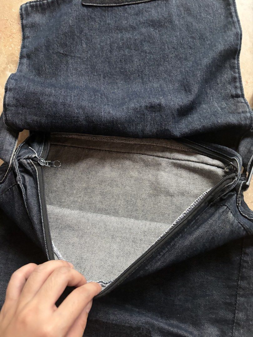 Denim Messenger Bag, Philippine Flag Print (Category: Cross-body Bags) located in Quezon City. Submitted by tidyup.lara (Listing ID 1462127281, Image 3). Description: Sold as is Dimensions: 13” x 16” Condition 8/10: used but in good condition.