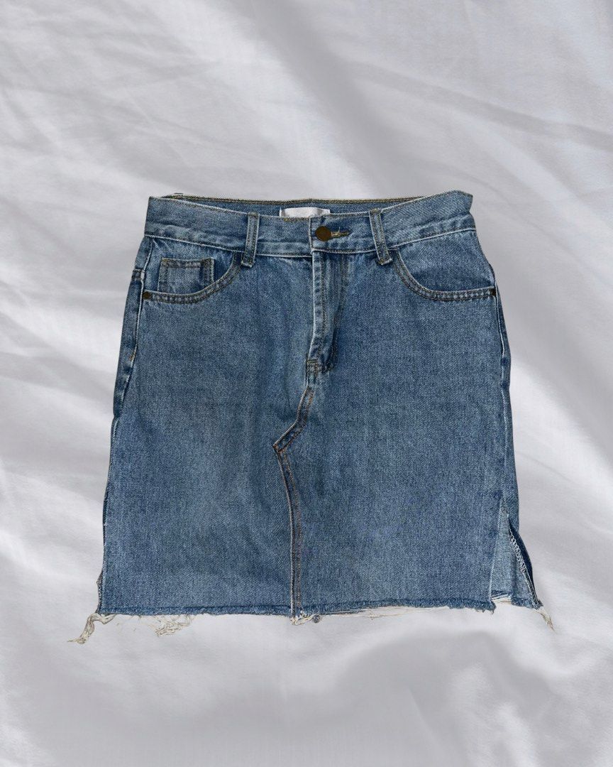 Denim skirt (Category: Skirts) located in Manila. Submitted by frommarz (Listing ID 1462121115, Image 1). Description: Above the knee skirts with slit on sides.