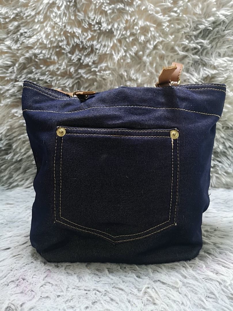 Denim Tote Bag With Brown leather Shoulder Strap (Category: Shoulder Bags) located in Santa Cruz. Submitted by jmy_surplus.2 (Listing ID 1462046599, Image 1). Description: Size ; L - 10 W - 12 Color ; Black Type ; Shoulder bag Brand ; No brand Material ; Nylon Style ; Leather Strap Shoulder Bag LR 165 JMY 4 Batch #220.