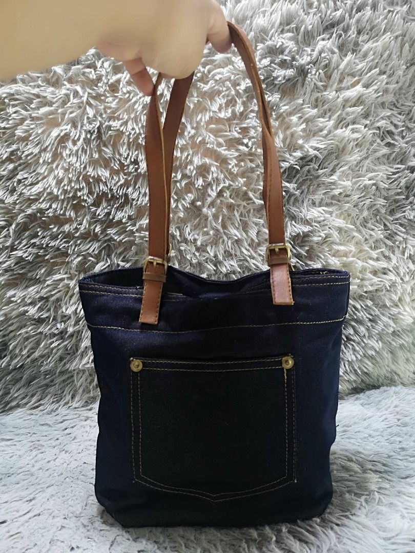 Denim Tote Bag With Brown leather Shoulder Strap (Category: Shoulder Bags) located in Santa Cruz. Submitted by jmy_surplus.2 (Listing ID 1462046599, Image 3). Description: Size ; L - 10 W - 12 Color ; Black Type ; Shoulder bag Brand ; No brand Material ; Nylon Style ; Leather Strap Shoulder Bag LR 165 JMY 4 Batch #220.