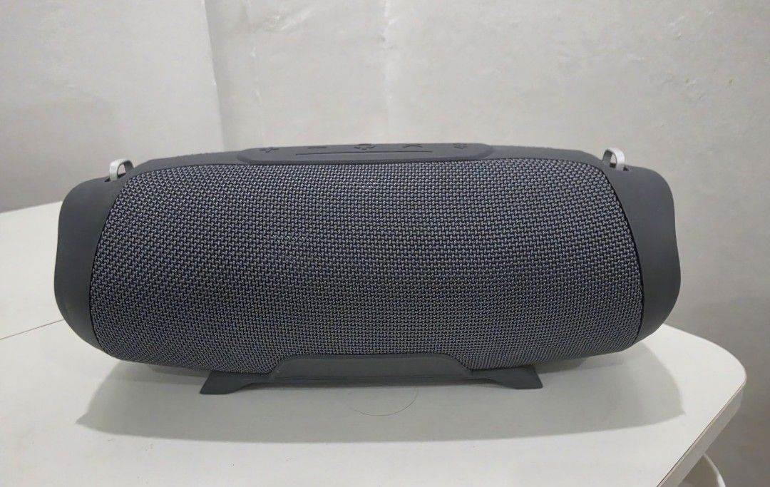 Devant Sonique Surf Speaker (Category: Soundbars, Speakers & Amplifiers) located in Alfonso. Submitted by mememo31 (Listing ID 1462222927, Image 2). Description: Devant Sonique Surf Speaker Original Price: Php 7k+ Selling: Php 4k Unit Only Pick up: Concepcion Uno, Marikina .