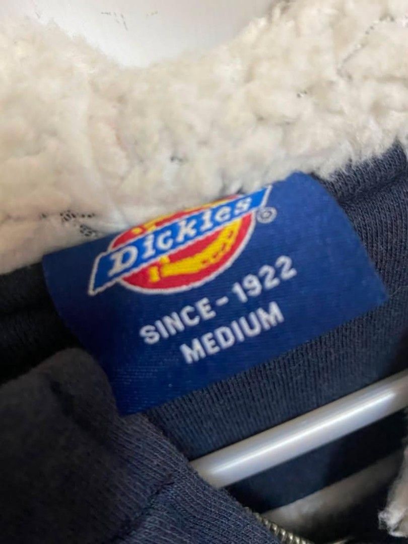 Dickies 拉鍊連帽外套 （分類：外套及戶外衣服）位於 Hong Kong。 由 yemmi427 提交（商品編號 1462242477，圖片 3）。簡介： 屯馬線朗屏站或順豐到付。