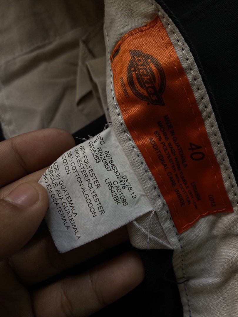 Dickies Cargo shorts (Category: Shorts) located in Cagwait. Submitted by roundsociety_ph (Listing ID 1462218445, Image 2). Description: Size 40 no issue.