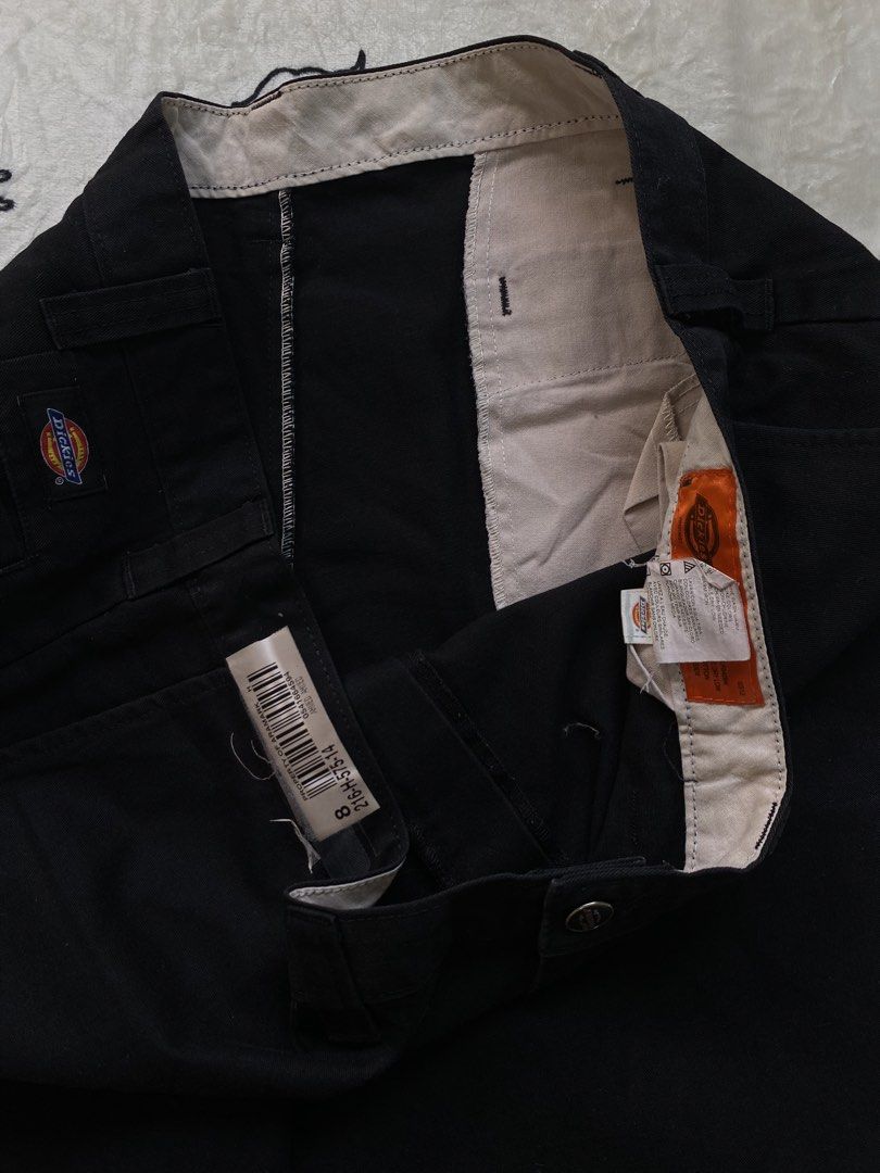 Dickies Cargo shorts (Category: Shorts) located in Cagwait. Submitted by roundsociety_ph (Listing ID 1462218445, Image 3). Description: Size 40 no issue.