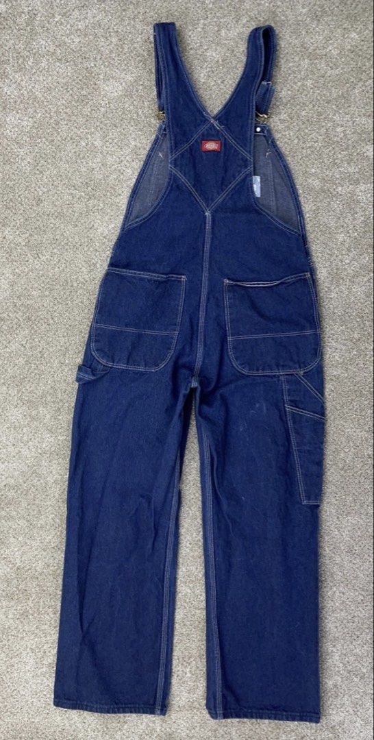 Dickies Denim Carpenter Jumper (Category: Jeans) located in General Tinio. Submitted by strawberrieees (Listing ID 1462185813, Image 2). Description: -waist: 32 -Length from waist: 41 -FIXED PRICE: PRICE + SF‼️ -Pwede sa Men or Women -MOP: Gcash -J&T ONLY.