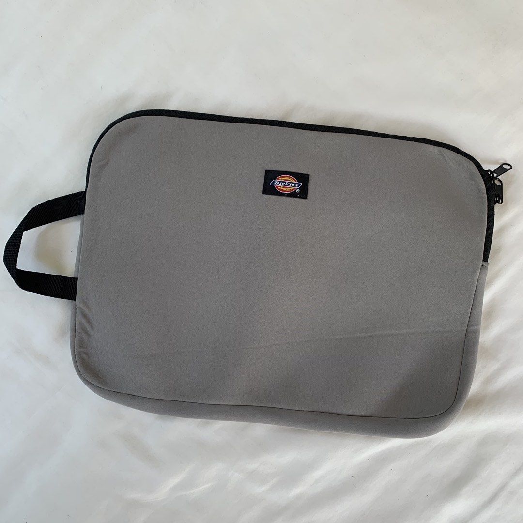 Dickies Laptop Bag (Category: Laptop Bags & Sleeves) located in Mendez-Nunez. Submitted by anikkoyan (Listing ID 1462096398, Image 2). Description: Dickies Laptop Bag Width: 14.5 Length: 10.5 - Well used - need wash 299 + sf.