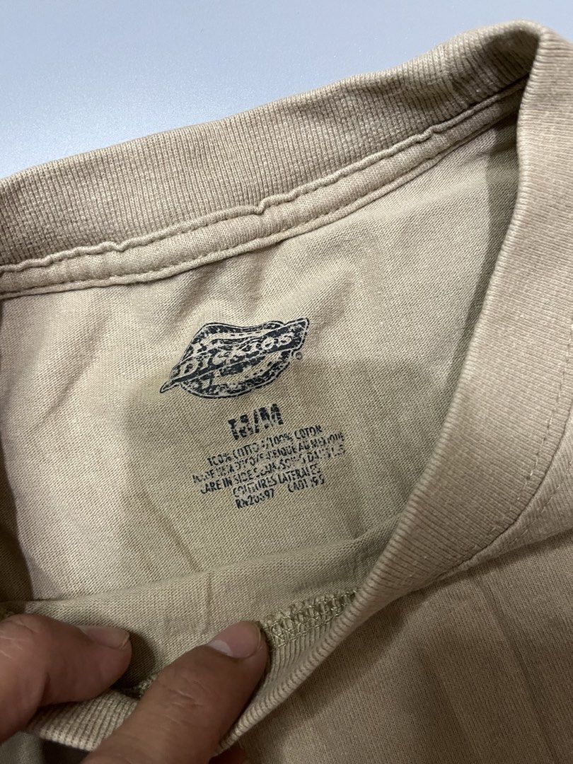 Dickies Tan Pocket T-Shirt Size M (Category: Tshirts & Polo Shirts ) located in Manila. Submitted by jorgemabelin2001 (Listing ID 1462051221, Image 3). Description: - Classic tan pocket tee from Dickies. - Made of 100% durable cotton. - Features iconic Dickies logo patch on chest pocket. - Comfortable and perfect for everyday wear. - Size: Medium (M) -Dimes 20.5x29.