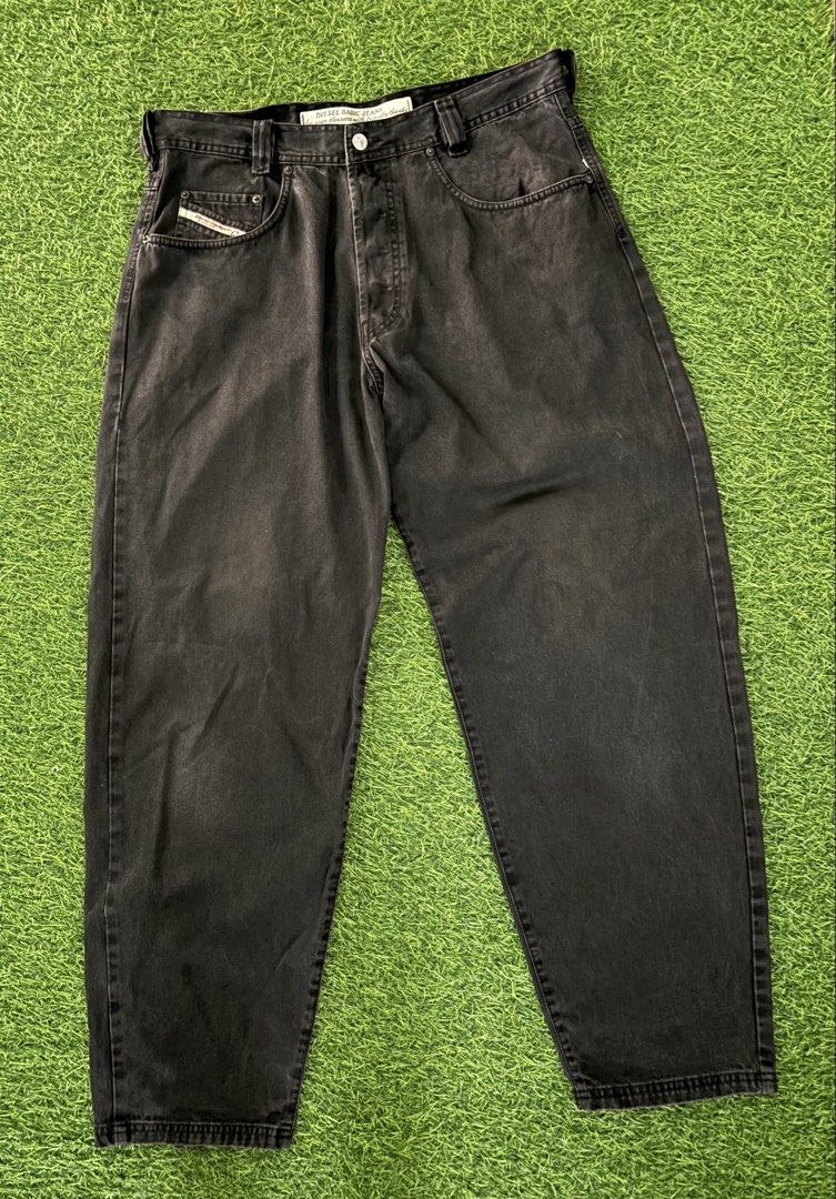 Diesel Basic Jeans Black Size 36 Made in Italy (Category: Jeans) located in Makati City. Submitted by rare_thrift_stuff (Listing ID 1462091190, Image 1). Description: - Authentic Diesel Basic Jeans - Size: 36 - Color: Black - Made in Italy - Classic denim style - Features signature Diesel Industry pocket detail - Ideal for everyday wear.