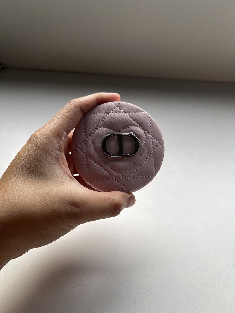Dior Quilted Compact Mirror Pink (Category: Makeup) located in Manila. Submitted by jangwg_ (Listing ID 1462215105, Image 1). Description: - Authentic Gift with Purchase Dior compact mirror - Chic pink quilted design with iconic CD logo - Features two mirrors for convenient use - Compact and portable for easy carrying - Ideal for quick touch-ups anytime, anywhere - Includes original packaging/box.
