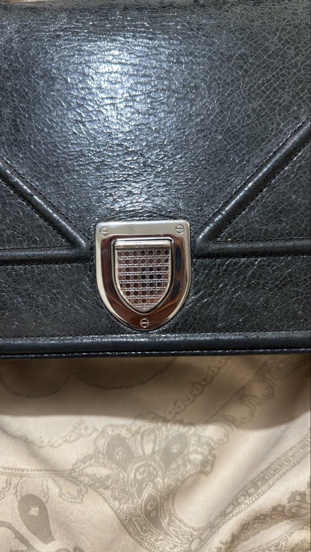 Diorama Black Leather Dior w/ Entrupy (Category: Luxury Bags & Wallets) located in Manila. Submitted by daenerys0310 (Listing ID 1462237254, Image 3). Description: - Authentic black Dior shoulder bag - Signature cannage stitching detail - Elegant silver hardware clasp closure - Textured leather exterior - Interior zip pocket for essentials - Detachable silver chain strap for versatile wear - Ideal for both daytime and evening use.