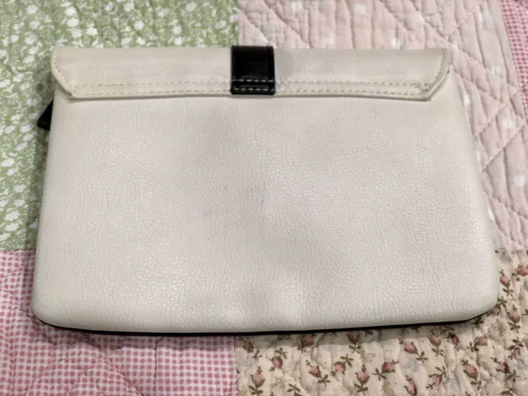 Diptyque Black and White Cosmetic Pouch (Category: Accessory Holder, Box & Organizers) located in Quezon City. Submitted by sheisdecluttering_now (Listing ID 1462076457, Image 2). Description: from Qatar Airways .
