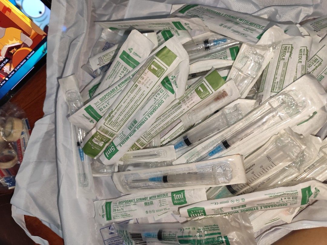 Disposable Syringes (Category: Medical Supplies & Tools) located in Taguig. Submitted by chaitosss (Listing ID 1462120422, Image 1). Description: - Brand new disposable syringes with needles - Individually sterile packed for safety - Available in multiple sizes (e.g., 1ml, 3ml, 5ml, 10ml) - Suitable for medical and personal use - Meetup available in Taguig City (Barangay Ususan) RFS: graduate na po :).