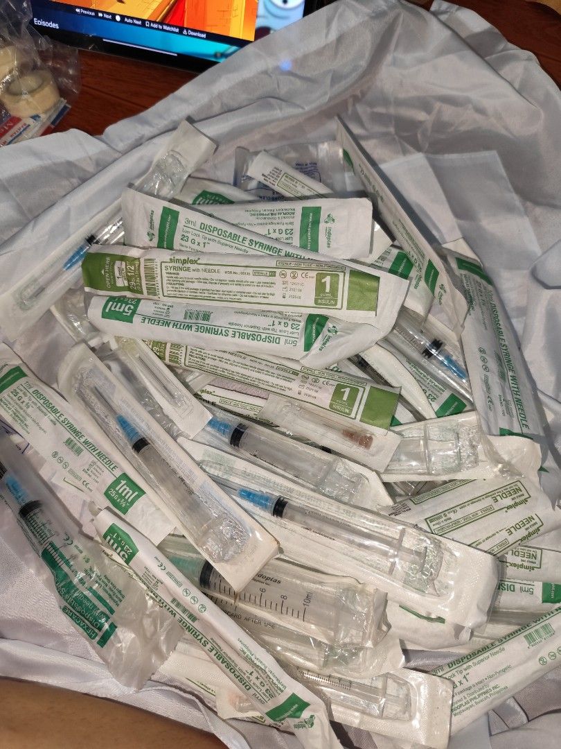 Disposable Syringes (Category: Medical Supplies & Tools) located in Taguig. Submitted by chaitosss (Listing ID 1462120422, Image 3). Description: - Brand new disposable syringes with needles - Individually sterile packed for safety - Available in multiple sizes (e.g., 1ml, 3ml, 5ml, 10ml) - Suitable for medical and personal use - Meetup available in Taguig City (Barangay Ususan) RFS: graduate na po :).