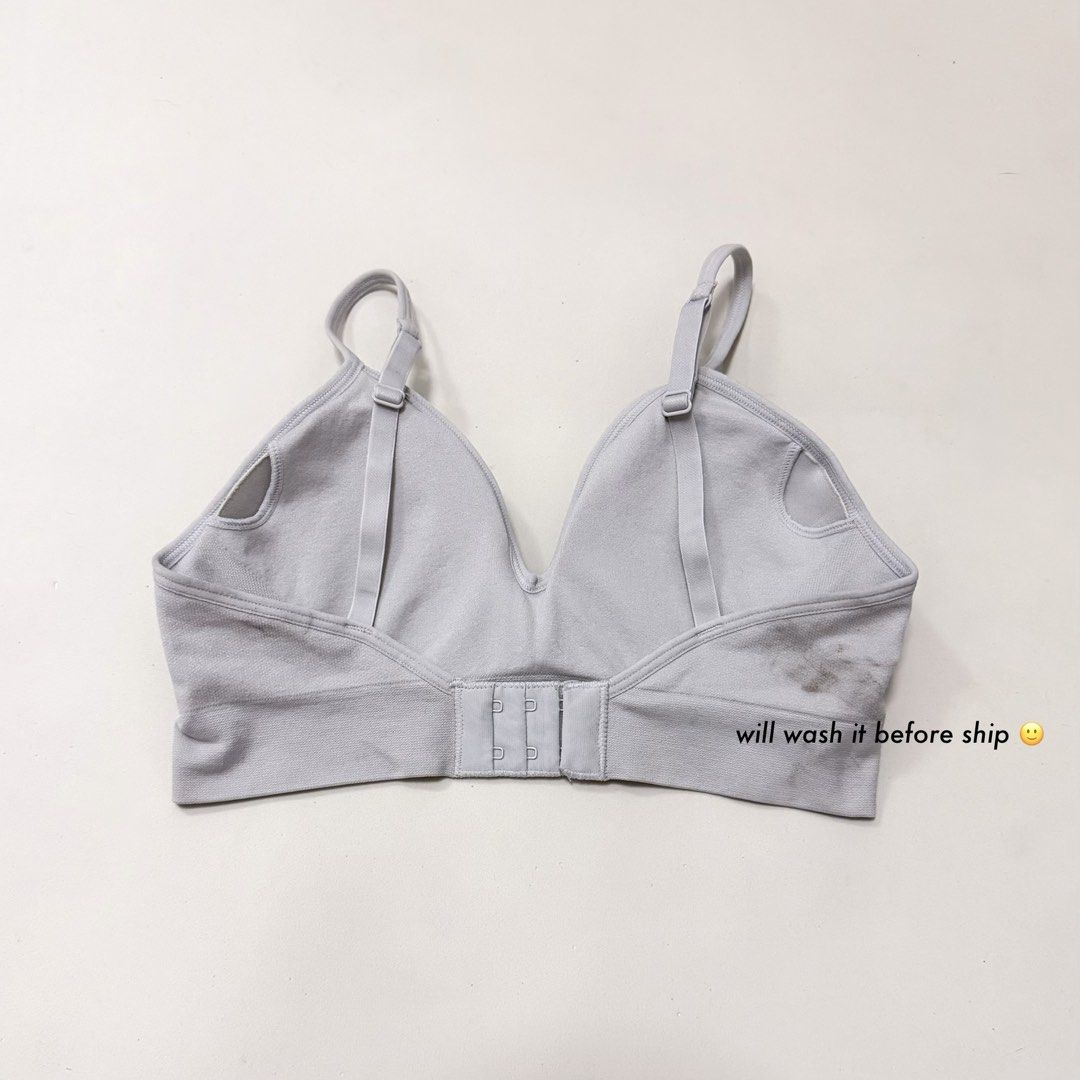 DKNY Light Grey Seamless Bralette [S] (Category: Undergarments & Loungewear) located in Malabon City. Submitted by kmby_ (Listing ID 1462209116, Image 3). Description: Details: • Size Small / padded • Like new (has washable dirt only, but will wash it before I sent out) • Light grey DKNY seamless bralette featuring adjustable straps and the brand logo on the ribbed underband..