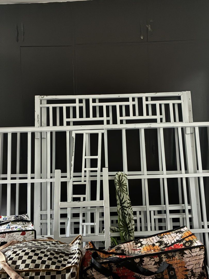 Double bed 48x48x75 w/ 4” uratex foam (Category: Bed Frames & Mattresses) located in Manila. Submitted by jangmisu_ (Listing ID 1462235771, Image 2). Description: - Sturdy white metal bunk bed frame - Includes ladder for easy access - Designed for two double size mattresses (INCLUDED!) - Disassembled for convenient transport - Simple and easy assembly Minor issue: paint chip pwede sya ispray paint.