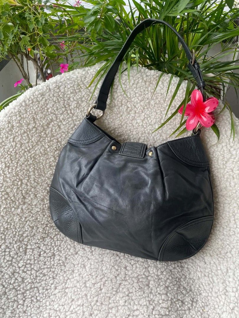 Double M Milano (Category: Purses & Pouches) located in Bulacan. Submitted by bagzandboujee_ (Listing ID 1462144675, Image 2). Description: Double M Milano Rank AB ♥︎ ᴀʟʟ ꜱᴀʟᴇꜱ ᴀʀᴇ ꜰɪɴᴀʟ ᴋɪɴᴅʟʏ ʀᴇᴠɪᴇᴡ ᴀʟʟ ᴘʜᴏᴛᴏꜱ & ᴅᴇꜱᴄʀɪᴘᴛɪᴏɴ ʙᴇꜰᴏʀᴇ ᴘᴜʀᴄʜᴀꜱɪɴɢ. ᴄʜᴀʀᴍꜱ | ᴀᴄᴄᴇꜱꜱᴏʀʏ | ᴇxᴛᴇɴᴅᴇʀ ɴᴏᴛ ɪɴᴄʟᴜᴅᴇᴅ ꜰᴏʀ ᴅɪꜱᴘʟᴀʏ ᴘʜᴏᴛᴏ ᴘᴜʀᴘᴏꜱᴇꜱ ᴏɴʟʏ.