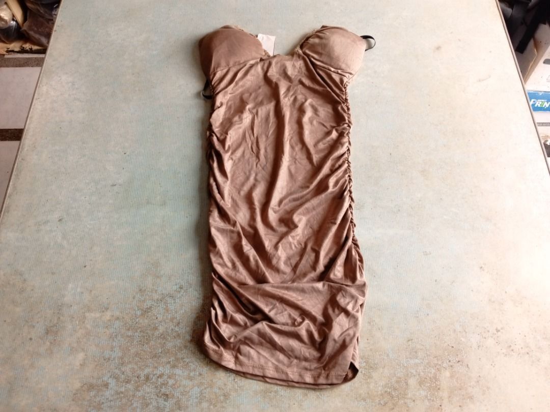 Dress US BNEWTAG (Category: Dresses) located in Los Banos. Submitted by mania-62906 (Listing ID 1462059174, Image 1). Description: BNewtag. US small Brown ( note not very dark like the photos). Chest 33-34. Waist 26-28 inches.