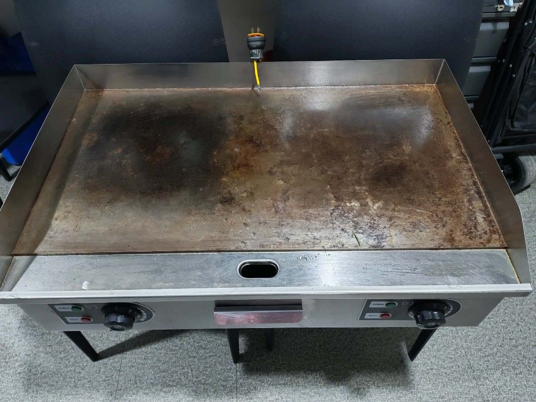 Dual Zone Stainless Electric Griddle (Category: Fryers) located in Pasig City. Submitted by beaorselena (Listing ID 1462086591, Image 3). Description: - Electric griddle - Large, flat cooking surface - Stainless steel construction - Dual temperature controls (Power and Heat) - Suitable for commercial or home use - Used, good working condition.
