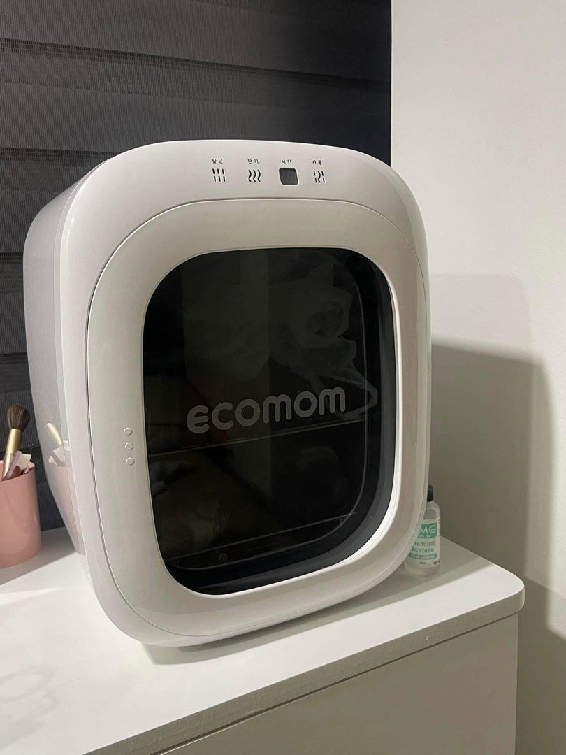 ECOMOM Sterilizer & Dryer with Anion White (Category: Breastfeeding & Bottle Feeding) located in Taguig. Submitted by zhnprttys_on_ig (Listing ID 1462102283, Image 1). Description: Good as new Orig price 14,000 Nego Please direct message me.