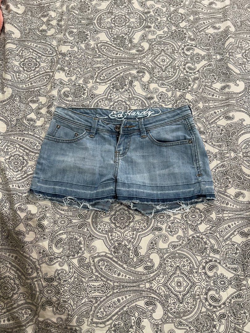 ED Hardy low waist shorts (Category: Shorts) located in Muntinlupa City. Submitted by sweetlovinnnnn (Listing ID 1462167017, Image 2). Description: Ed Hardy low waist shorts Used only once 26 on tag best fit for xs-small Negotiable J&T or SDD No WW im freshly postpartum and it wont fit me na. thank you 😊.