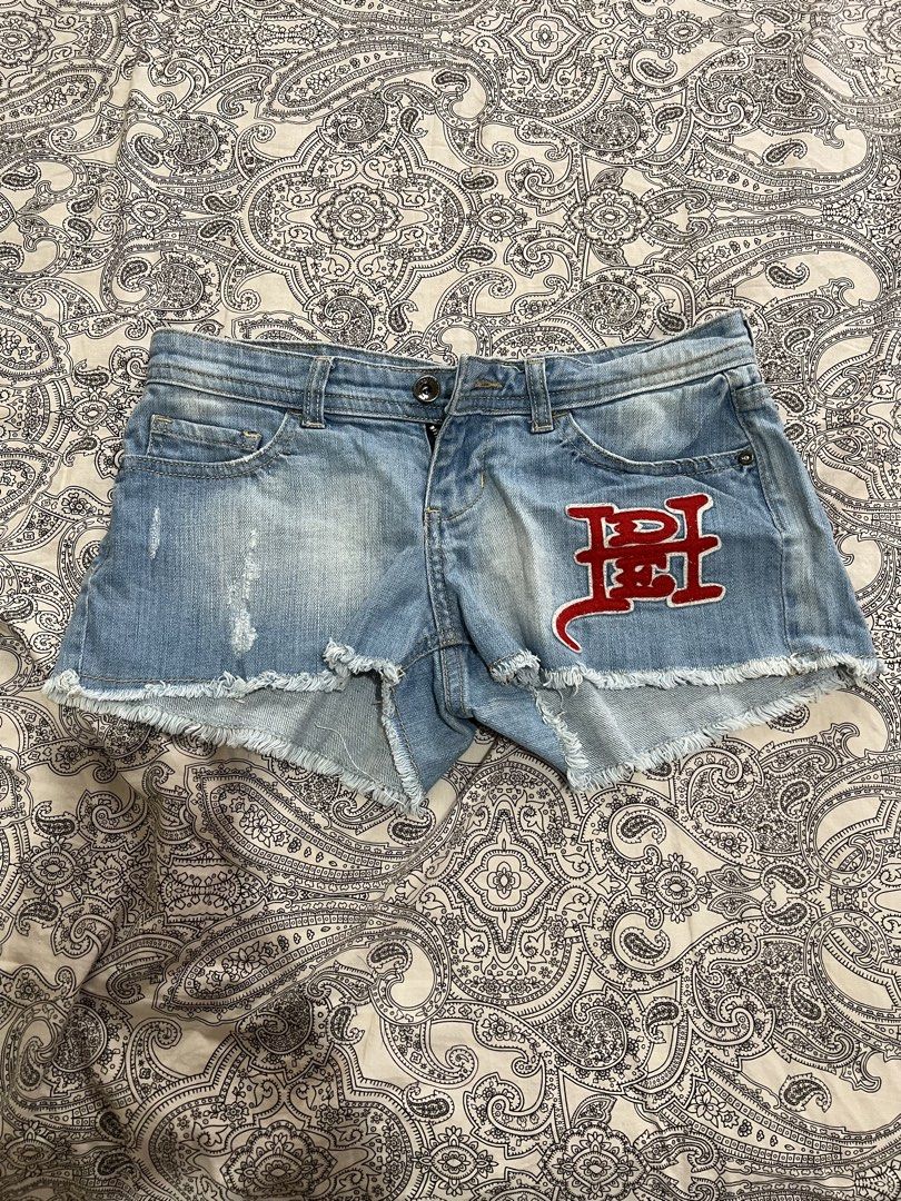 Ed Hardy Shorts (Category: Shorts) located in Muntinlupa City. Submitted by sweetlovinnnnn (Listing ID 1462168870, Image 1). Description: Ed Hardy Shorts Used once Medium on tag Negotiable J&T or SDD No WW im freshly postpartum and it wont fit me na. thank you 😊.