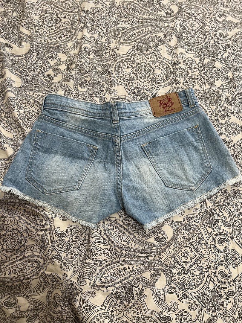 Ed Hardy Shorts (Category: Shorts) located in Muntinlupa City. Submitted by sweetlovinnnnn (Listing ID 1462168870, Image 2). Description: Ed Hardy Shorts Used once Medium on tag Negotiable J&T or SDD No WW im freshly postpartum and it wont fit me na. thank you 😊.