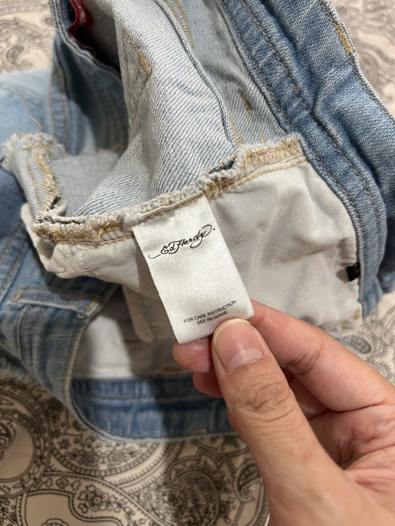 Ed Hardy Shorts (Category: Shorts) located in Muntinlupa City. Submitted by sweetlovinnnnn (Listing ID 1462168870, Image 3). Description: Ed Hardy Shorts Used once Medium on tag Negotiable J&T or SDD No WW im freshly postpartum and it wont fit me na. thank you 😊.