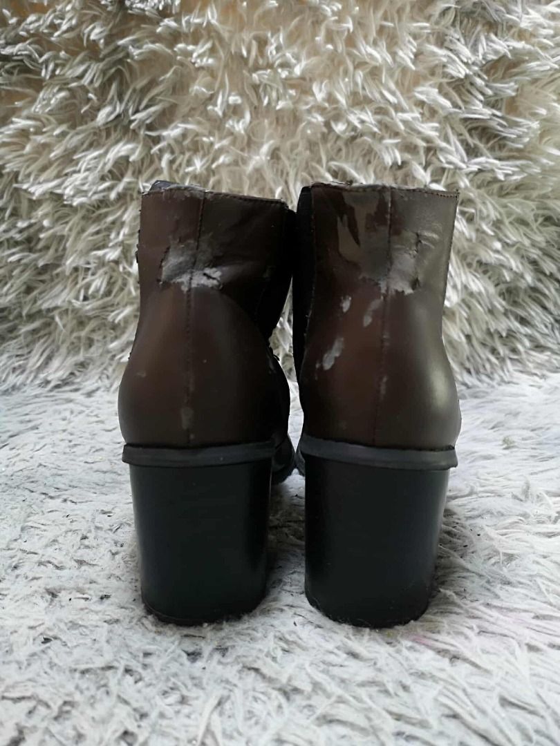 Elastic Side Gore Panel Dark brown Leather Ankle Boots (Category: Boots) located in Santa Cruz. Submitted by jmy_surplus.2 (Listing ID 1462095073, Image 2). Description: Size ; 23cm Color ; Dark Brown Type ; Boots Brand ; No brand Material ; Leather Style ; Leather Slip On Block Heeled Boots LR 170 JMY 4 Batch #220.