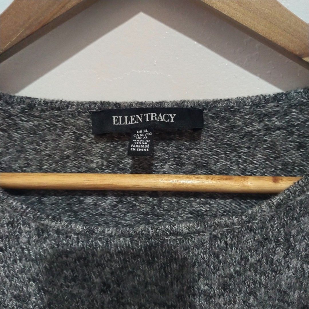 Ellen Tracy Grey Melange Long-Sleeve Sweater (Category: Coats, Jackets and Outerwear) located in Subic. Submitted by mustardt_ (Listing ID 1462079276, Image 3). Description: A cozy, relaxed-fit marled grey knit sweater with long drop-shoulder sleeves and functional zipper details on both lower side hems. size: 27.5in x 24.5in code: c739.